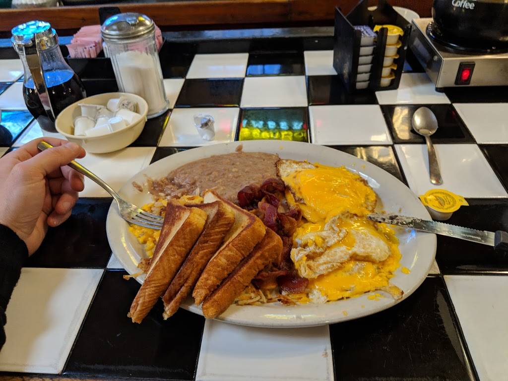 Cafe on the Square | restaurant | 126 N LBJ Dr, San Marcos, TX 78666, USA | 5123969999 OR +1 512-396-9999