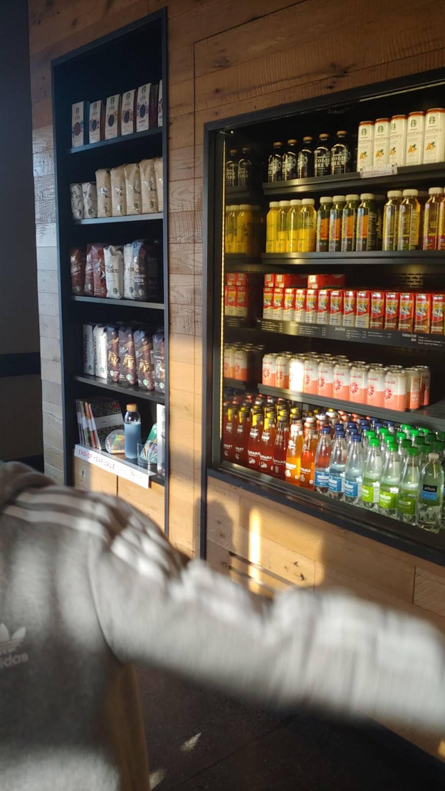 Starbucks | cafe | 2690 Tuscany St #101, Corona, CA 92881, USA | 9513400424 OR +1 951-340-0424