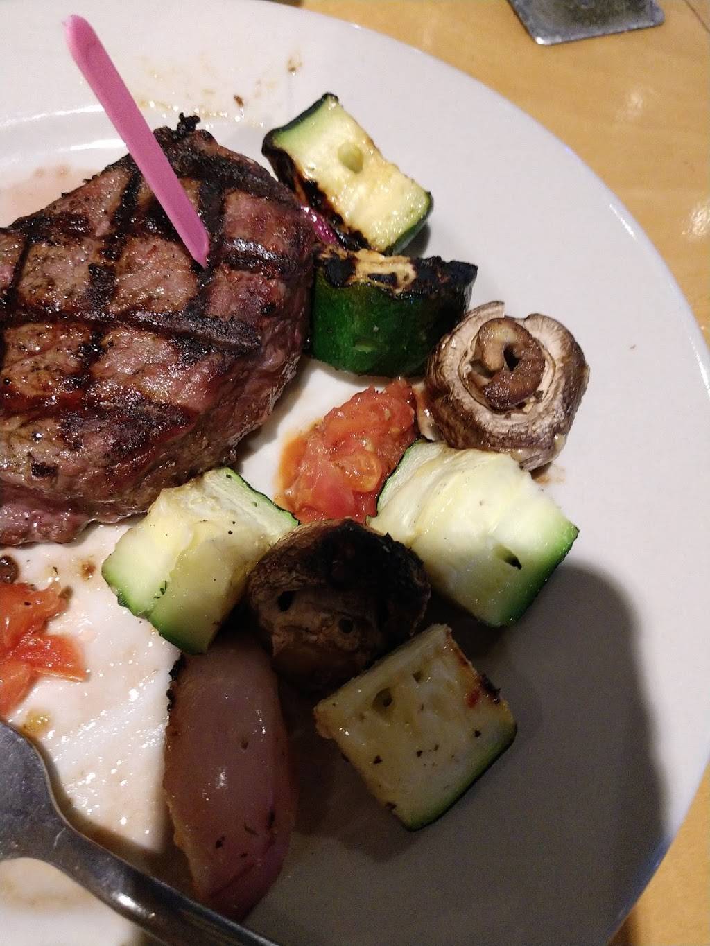 Logans Roadhouse | restaurant | 240 Conference Center Dr E, Peoria, IL 61611, USA | 3096983150 OR +1 309-698-3150