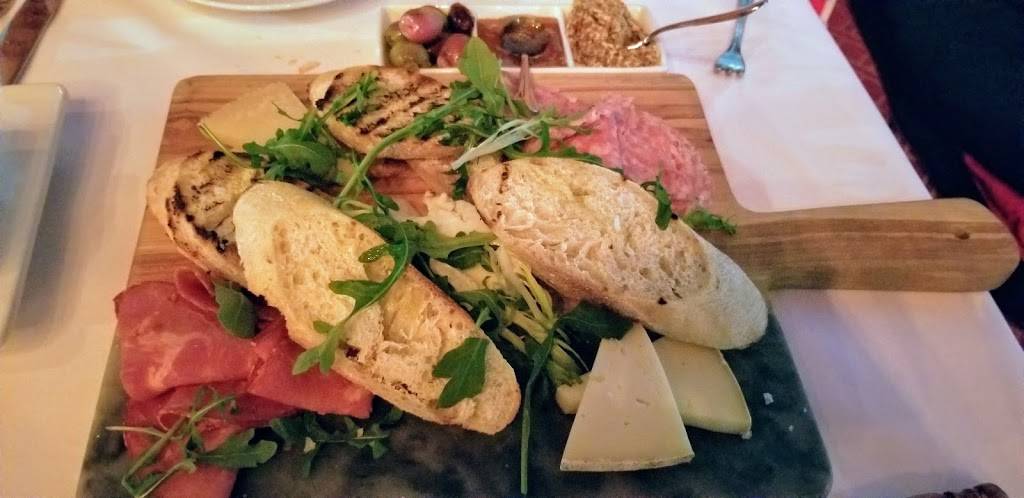 Helens Restaurant | restaurant | 777 Water Wheel Dr, Champion, PA 15622, USA | 8143527777 OR +1 814-352-7777