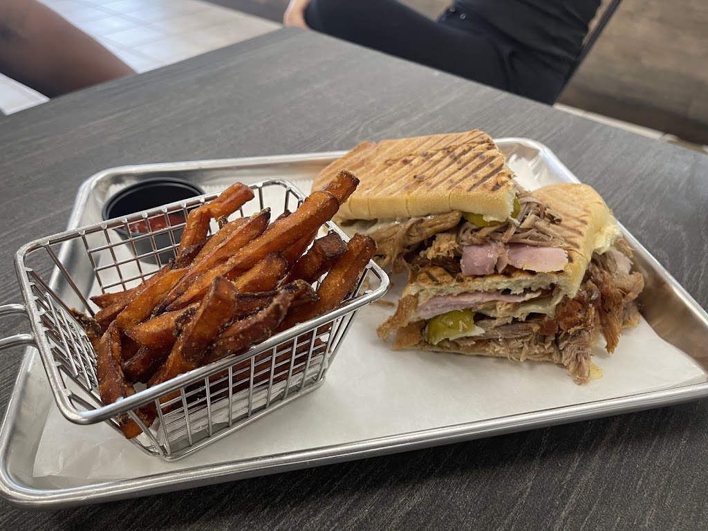 L.I. Valle Grill | restaurant | 1204 Hempstead Turnpike, Franklin Square, NY 11010, USA | 5163262445 OR +1 516-326-2445