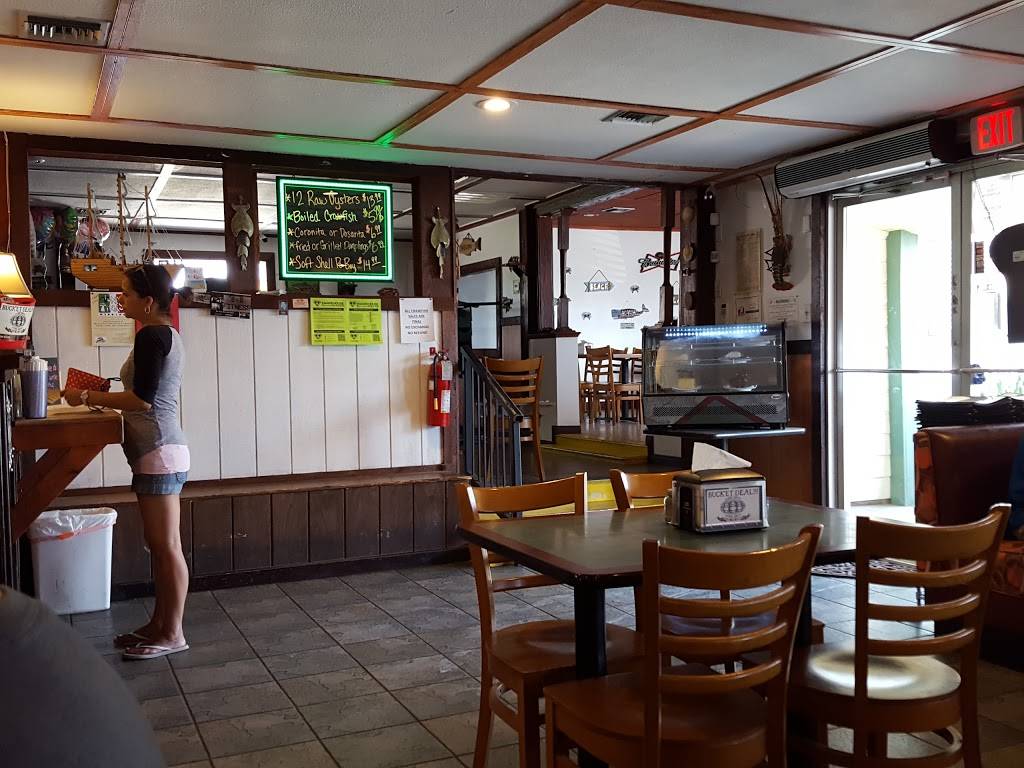 Baytown Seafood | restaurant | 8765 TX-35, Van Vleck, TX 77482, USA | 9793230444 OR +1 979-323-0444