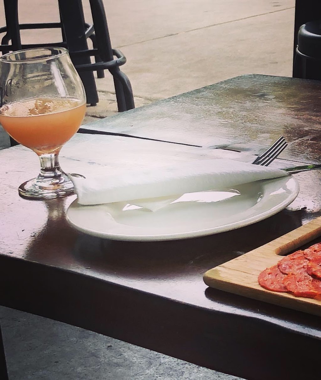 Edges Tavern | restaurant | 275 Northeast 18th Street Unit 107 (On, Biscayne Blvd, Miami, FL 33132, USA | 3059893404 OR +1 305-989-3404