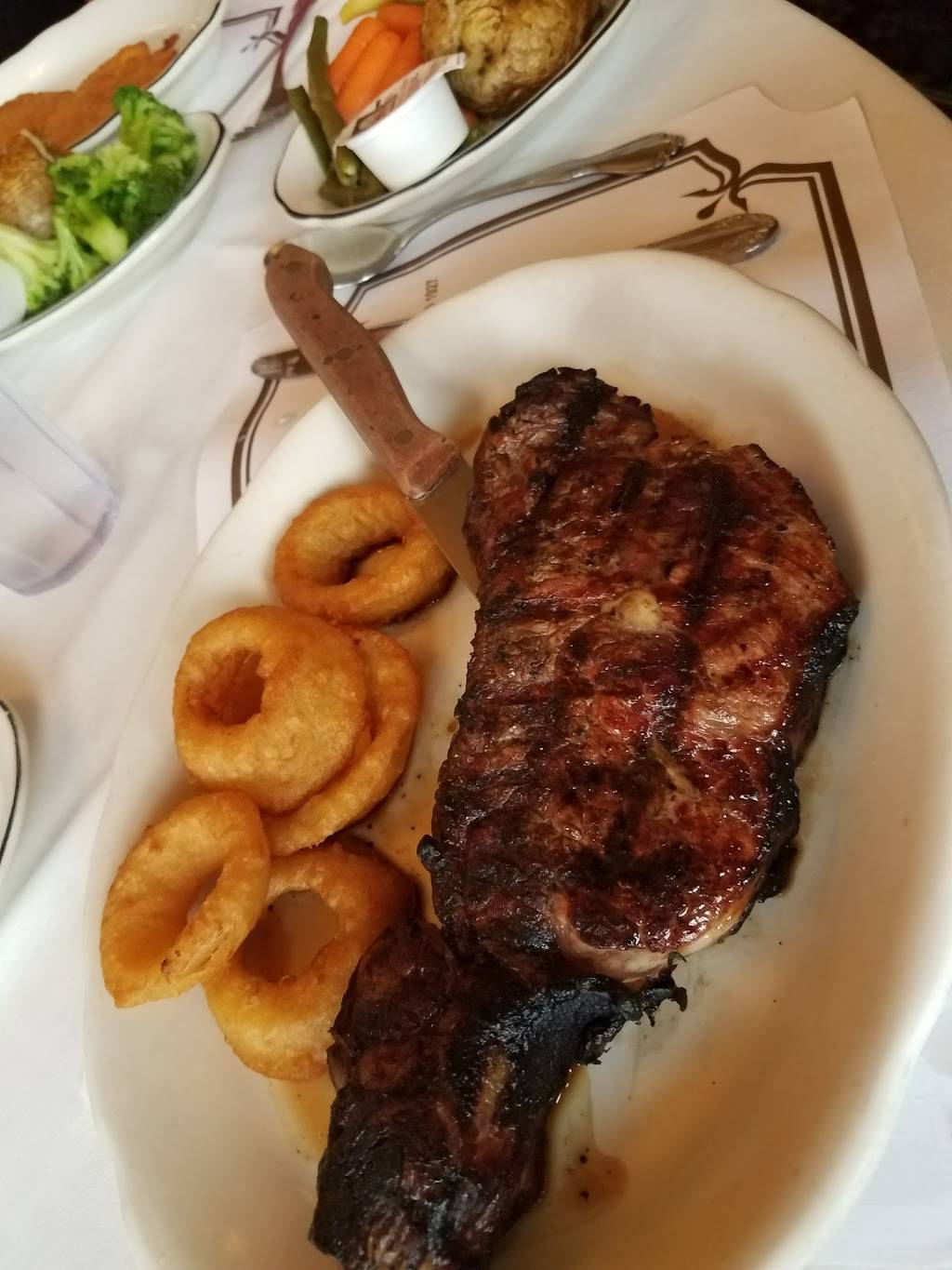 The Como Restaurant and Lounge | restaurant | 2220 Pine Ave, Niagara Falls, NY 14301, USA | 7162859341 OR +1 716-285-9341