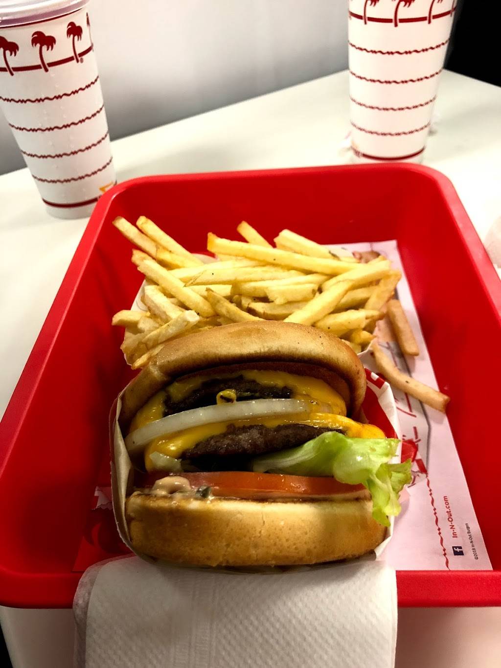 In-N-Out Burger | restaurant | 11 Rollins Rd, Millbrae, CA 94030, USA | 8007861000 OR +1 800-786-1000
