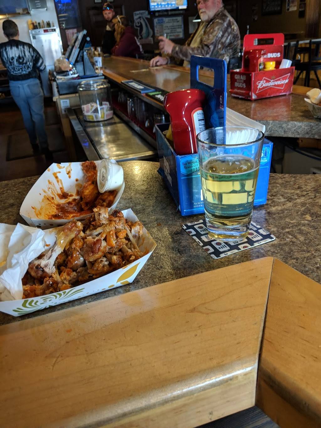 Sidetracked Bar & Grill | restaurant | 129 N Lake St, Neenah, WI 54956, USA | 9202153232 OR +1 920-215-3232