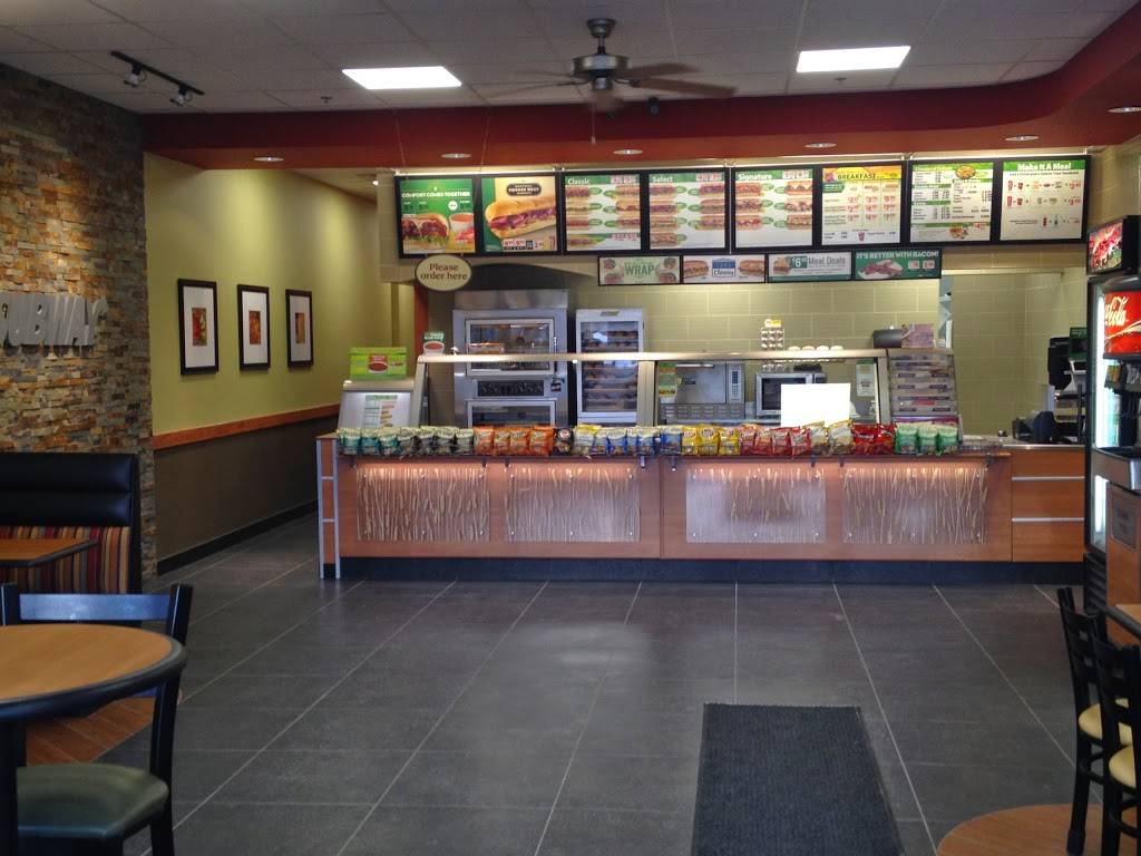 Subway | meal takeaway | 720 Westmount Rd E, Kitchener, ON N2E 2M6, Canada | 5195782772 OR +1 519-578-2772