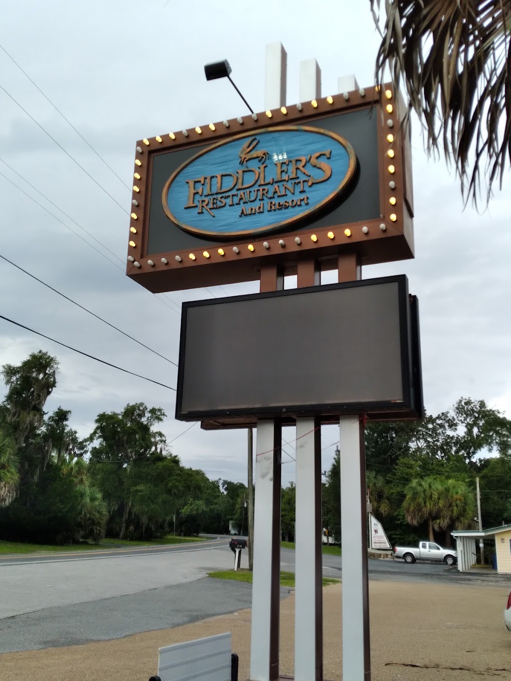 Fiddlers Restaurant and Resort | restaurant | 1306 Riverside Dr, Steinhatchee, FL 32359, USA | 3524987427 OR +1 352-498-7427