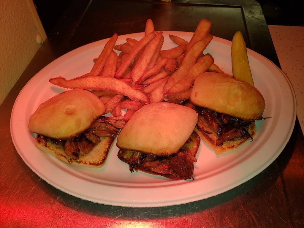 Johnnys Roadhouse | restaurant | 2278 E, US-10, Custer, MI 49405, USA | 2317572585 OR +1 231-757-2585