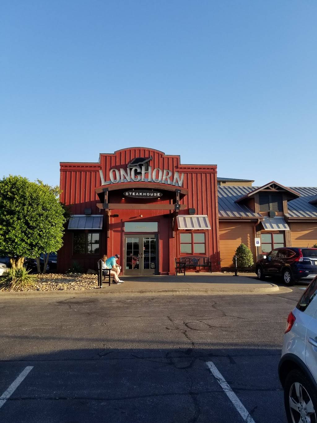 LongHorn Steakhouse | meal takeaway | 91 RHL Blvd, Charleston, WV 25309, USA | 3047444112 OR +1 304-744-4112