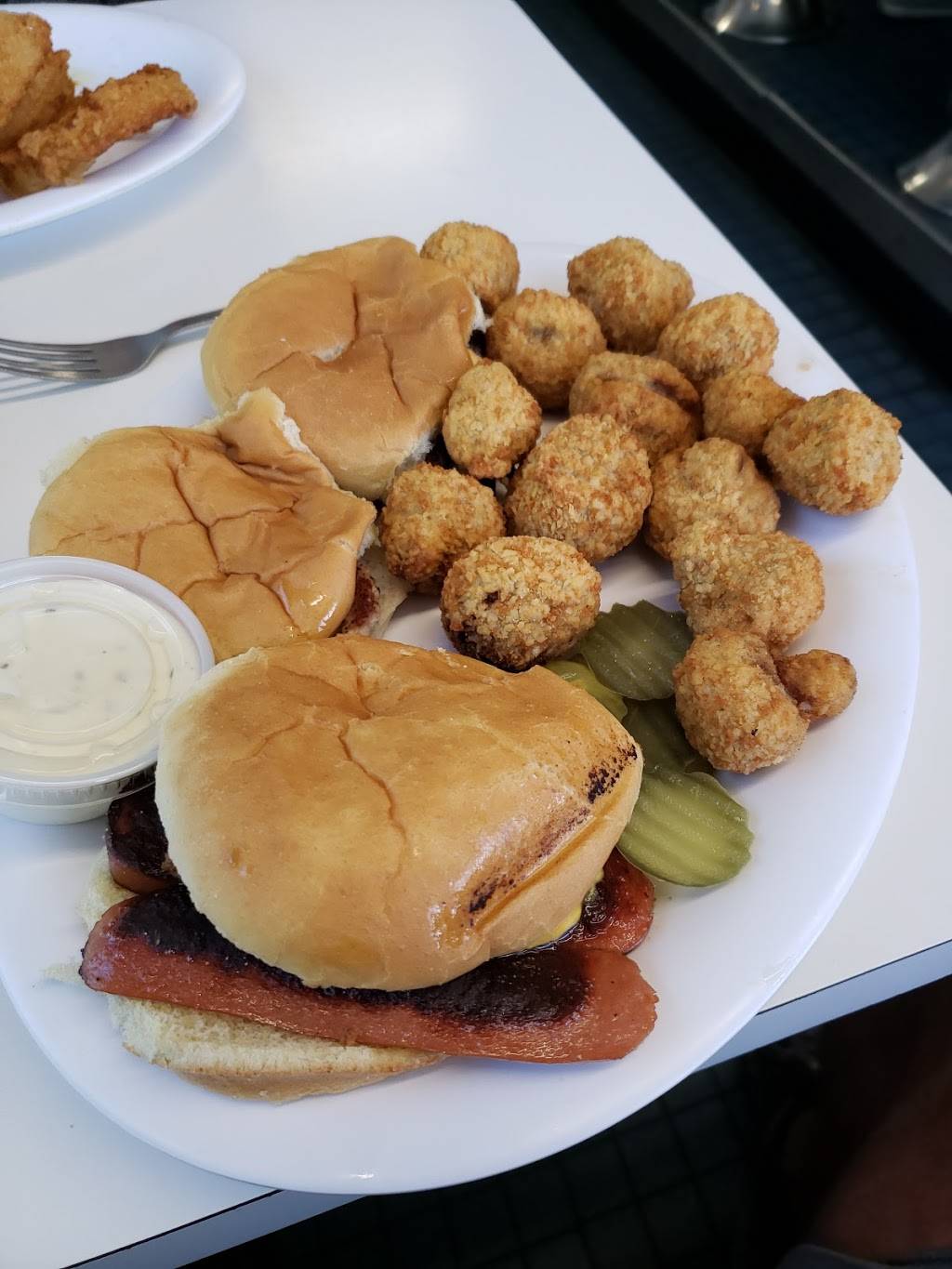 Hayes Hamburger & Chili | restaurant | 2502 NE Vivion Rd, Kansas City, MO 64118, USA | 8164535575 OR +1 816-453-5575