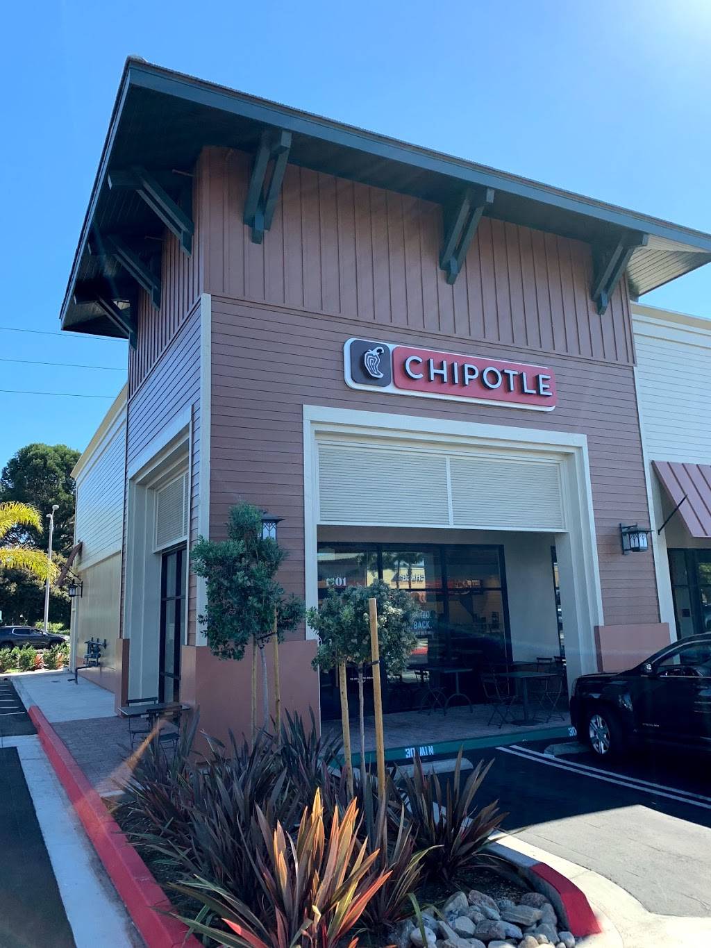 Chipotle | restaurant | 1101 S Victoria Ave, Oxnard, CA 93035, USA | 8002447685 OR +1 800-244-7685