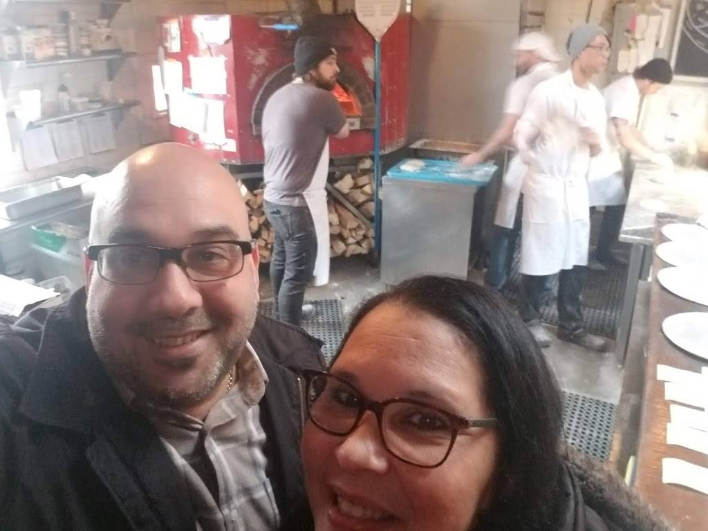 Robertas Pizza & Bakery | meal takeaway | 257 Moore St, Brooklyn, NY 11206, USA | 7184171118 OR +1 718-417-1118