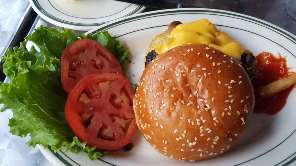 Great Neck Diner | restaurant | 14 Grace Ave, Great Neck, NY 11021, USA | 5164660678 OR +1 516-466-0678