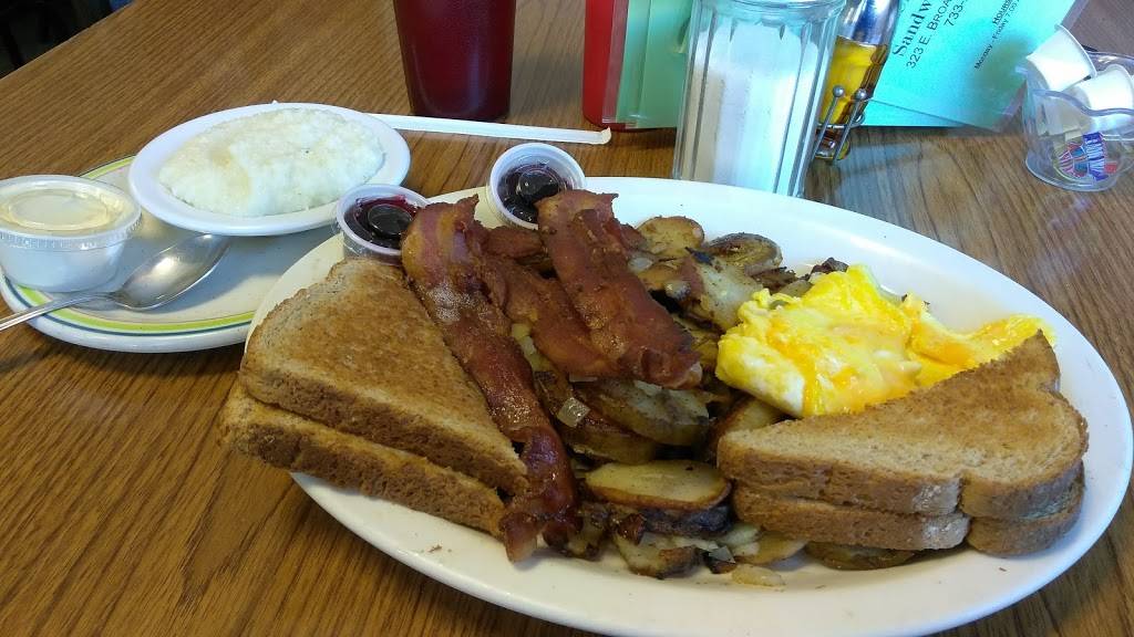 Kennys Sandwich Shop | meal takeaway | 323 E Broadway Ave, Muskegon, MI 49444, USA | 2317332420 OR +1 231-733-2420