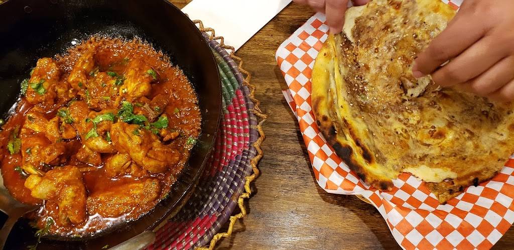 Pattay Khan | restaurant | 400 Dundas St E, Mississauga, ON L5A 1X5, Canada | 9052327576 OR +1 905-232-7576