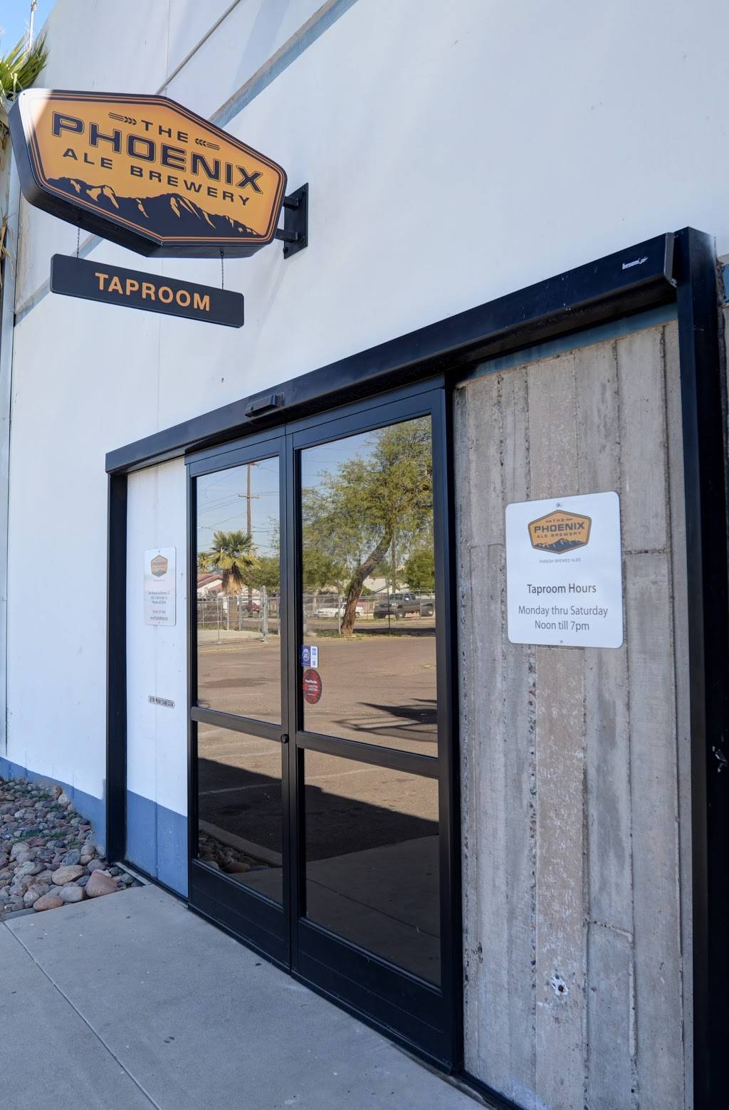 The Phoenix Ale Brewery | restaurant | 3002 E Washington St, Phoenix, AZ 85034, USA | 6022755049 OR +1 602-275-5049