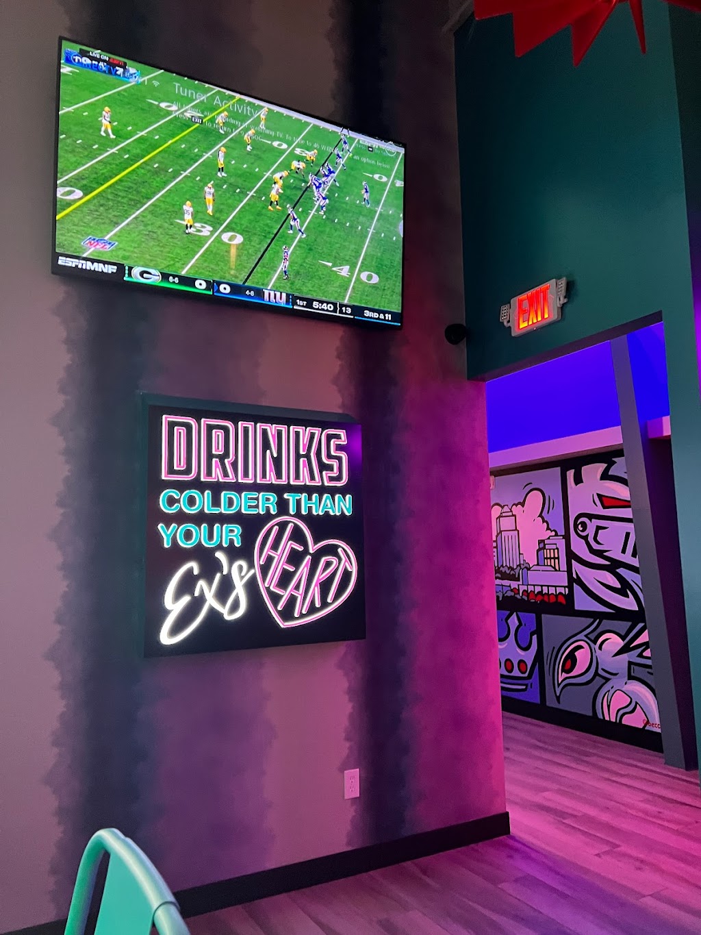 Streetcar Bar + Bites | restaurant | 2135 Thrift Rd #104, Charlotte, NC 28208, USA | 7048179443 OR +1 704-817-9443