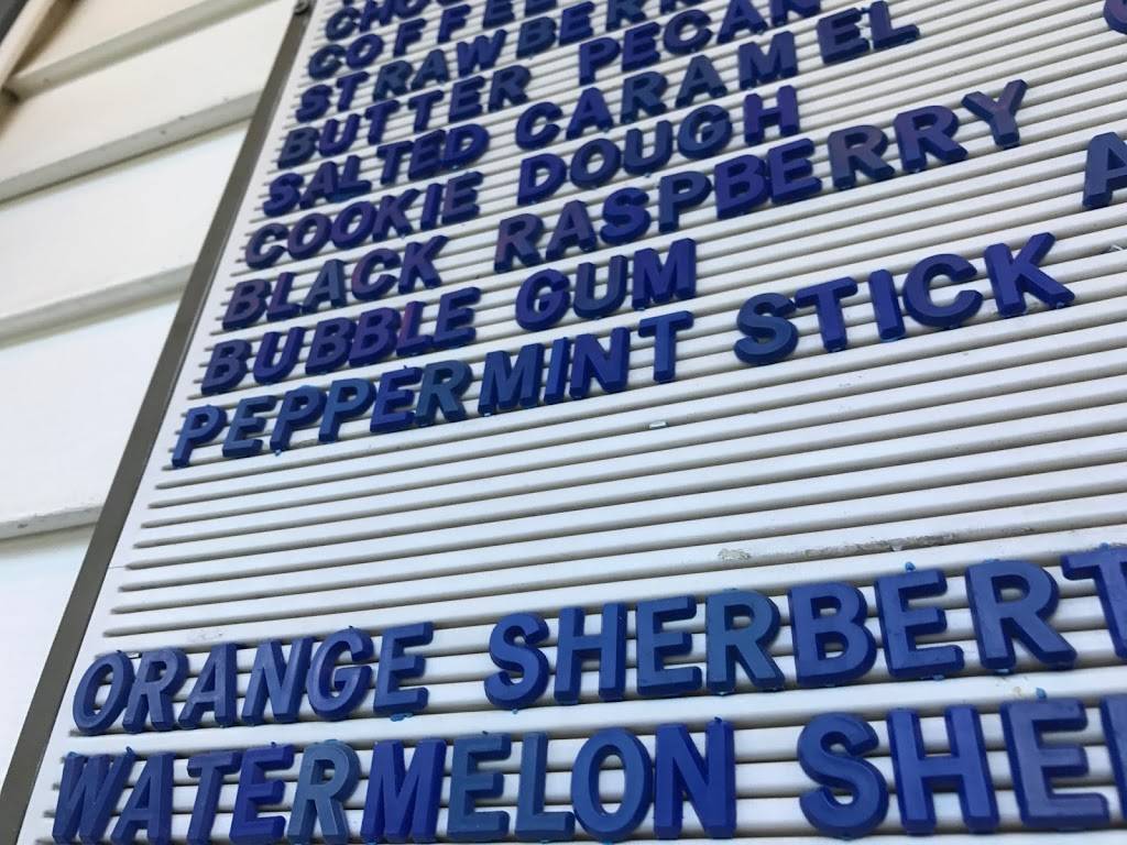 Ice Cream Hut | restaurant | 11 Hardwick Rd, Boothbay, ME 04537, USA | 2076334828 OR +1 207-633-4828