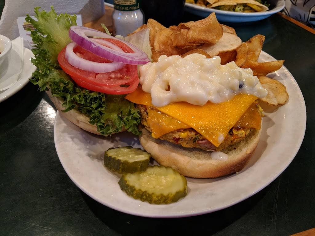 Gators Dockside | restaurant | 601 Cagan Park Ave, Clermont, FL 34714, USA | 3525361174 OR +1 352-536-1174