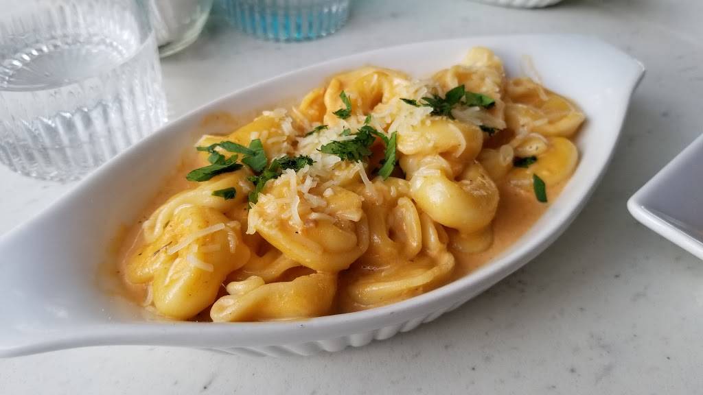 Au Tournant | restaurant | 1752 Rue Notre-Dame Ouest, Montréal, QC H3J 1M3, Canada | 5149336663 OR +1 514-933-6663