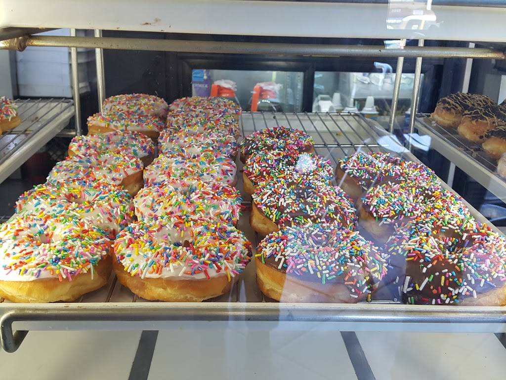 SKS Donut & Croissant | bakery | 5850 W 3rd St Suite #A, Los Angeles, CA 90036, USA | 3239352409 OR +1 323-935-2409