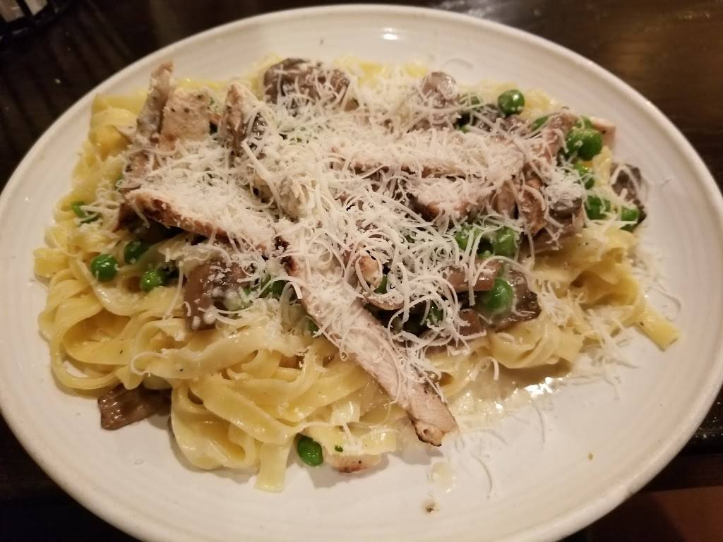 Carrabbas Italian Grill | restaurant | 25054 Sperry Dr, Westlake, OH 44145, USA | 4402500880 OR +1 440-250-0880