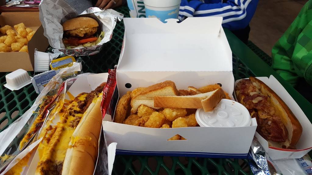 Sonic Drive-In | restaurant | 101 Main St, Vista, CA 92084, USA | 7609409900 OR +1 760-940-9900