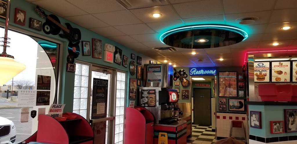 Spangles | restaurant | 2630 S 9th St, Salina, KS 67401, USA | 7858272525 OR +1 785-827-2525