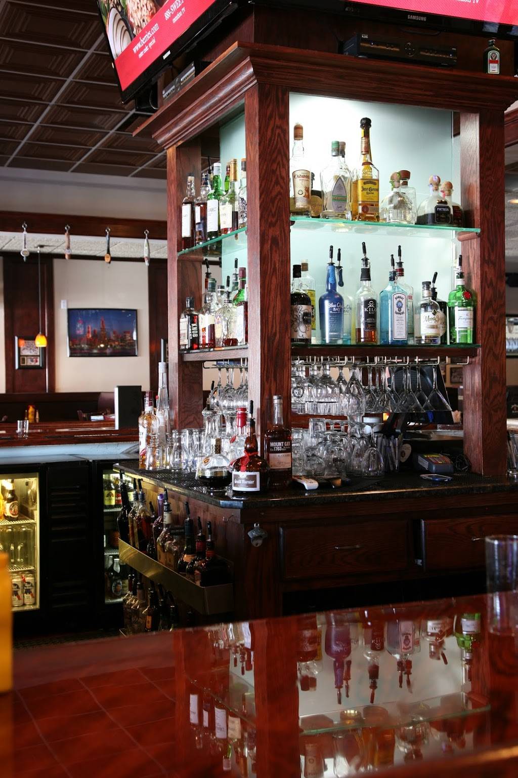 Ellyns Tap & Grill | restaurant | 940 Roosevelt Rd, Glen Ellyn, IL 60137, USA | 6309420940 OR +1 630-942-0940