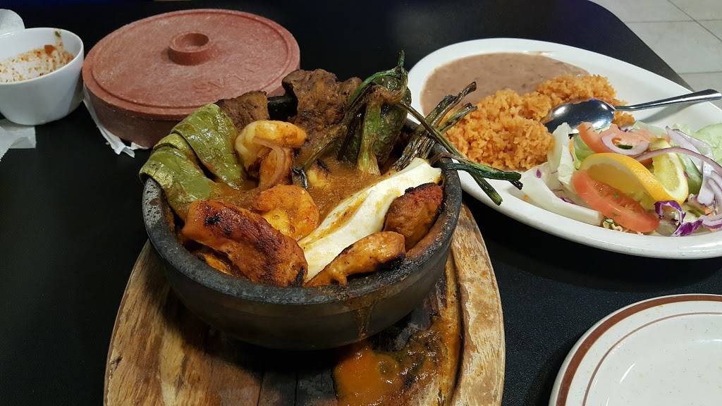 Mar Y Tierra Restaurant | restaurant | 1118 W San Bernardino Rd, Covina, CA 91722, USA | 6269668868 OR +1 626-966-8868