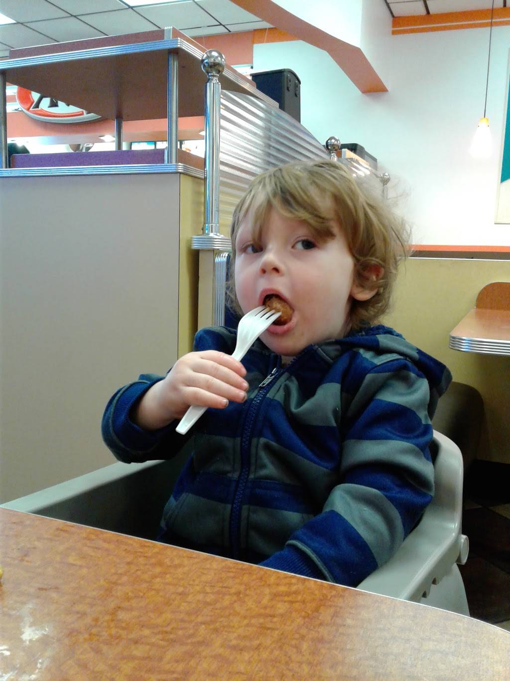 A&W Restaurant | restaurant | 2145 University Ave, Green Bay, WI 54302, USA | 9204068212 OR +1 920-406-8212