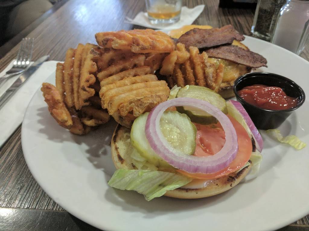 Champps Americana | restaurant | 1 Brewster Rd, Newark, NJ 07114, USA | 2022517063 OR +1 202-251-7063