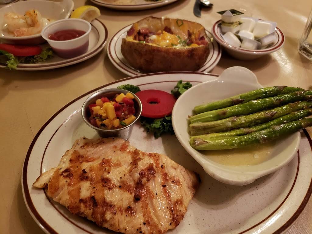 The Big Steer Restaurant and Lounge | restaurant | 1715 Adventureland Dr, Altoona, IA 50009, USA | 5159676933 OR +1 515-967-6933