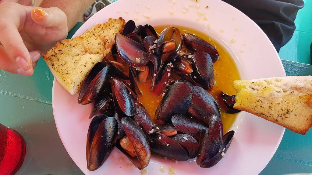 The Salty Crab Bar & Grill | restaurant | 1154 Estero Blvd, Fort Myers Beach, FL 33931, USA | 2392338224 OR +1 239-233-8224