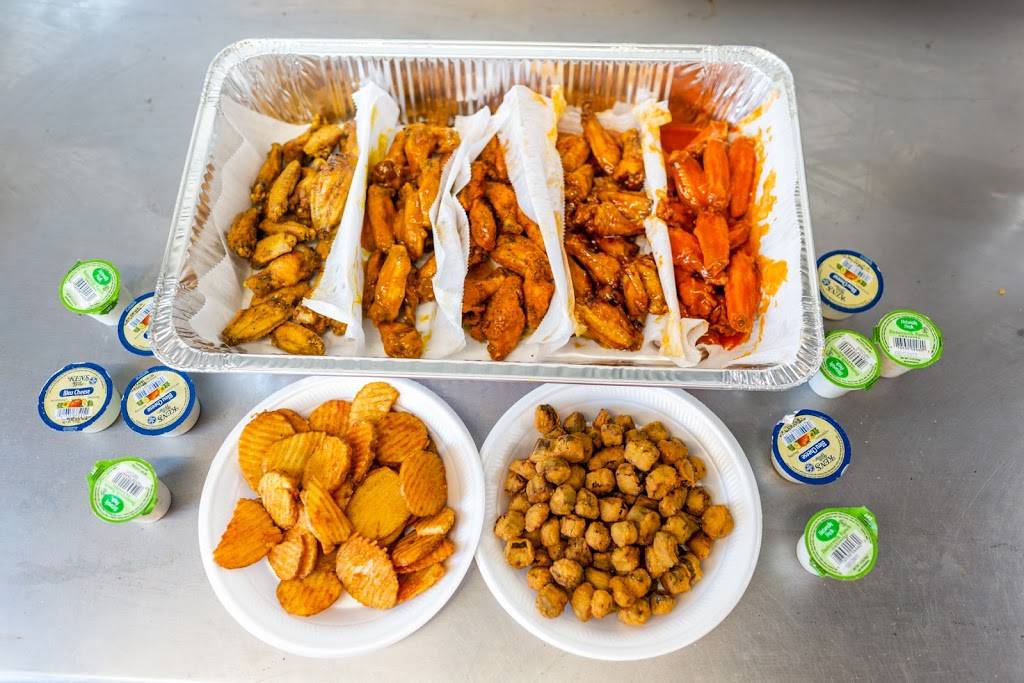 Saks Wing Shak | restaurant | 3911 Brainerd Rd, Chattanooga, TN 37411, USA | 4234999959 OR +1 423-499-9959