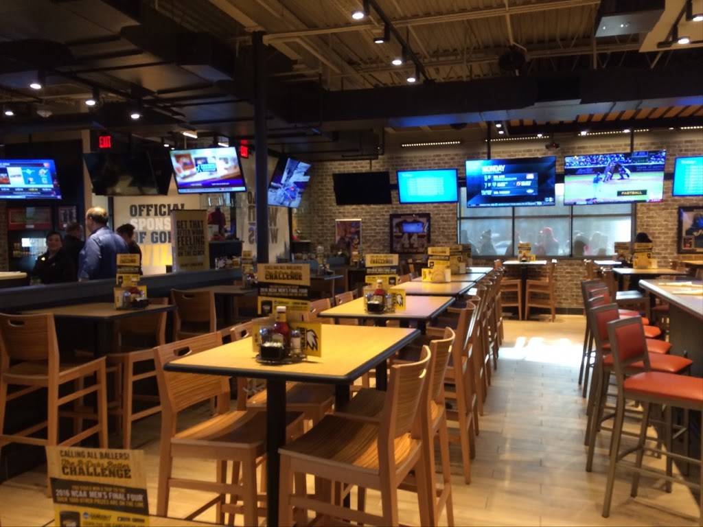 Buffalo Wild Wings | restaurant | 7732 Richmond Hwy, Alexandria, VA 22306, USA | 7036195090 OR +1 703-619-5090