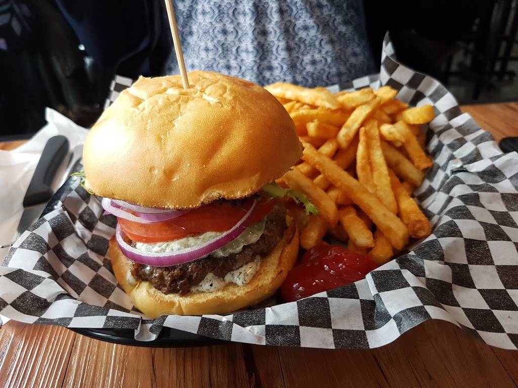 Burger Town | restaurant | 445 Chemin Bord-du-Lac, Dorval, QC H9S 2A7, Canada | 5146315757 OR +1 514-631-5757