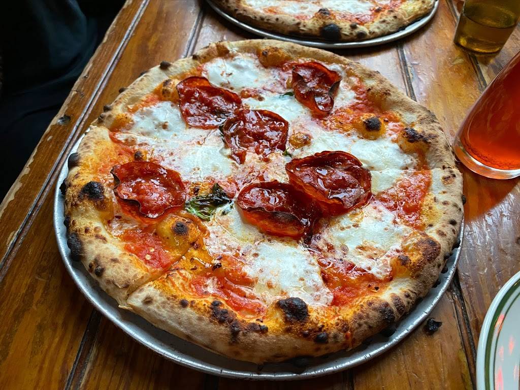 Robertas | restaurant | 261 Moore St, Brooklyn, NY 11206, USA | 7184171118 OR +1 718-417-1118