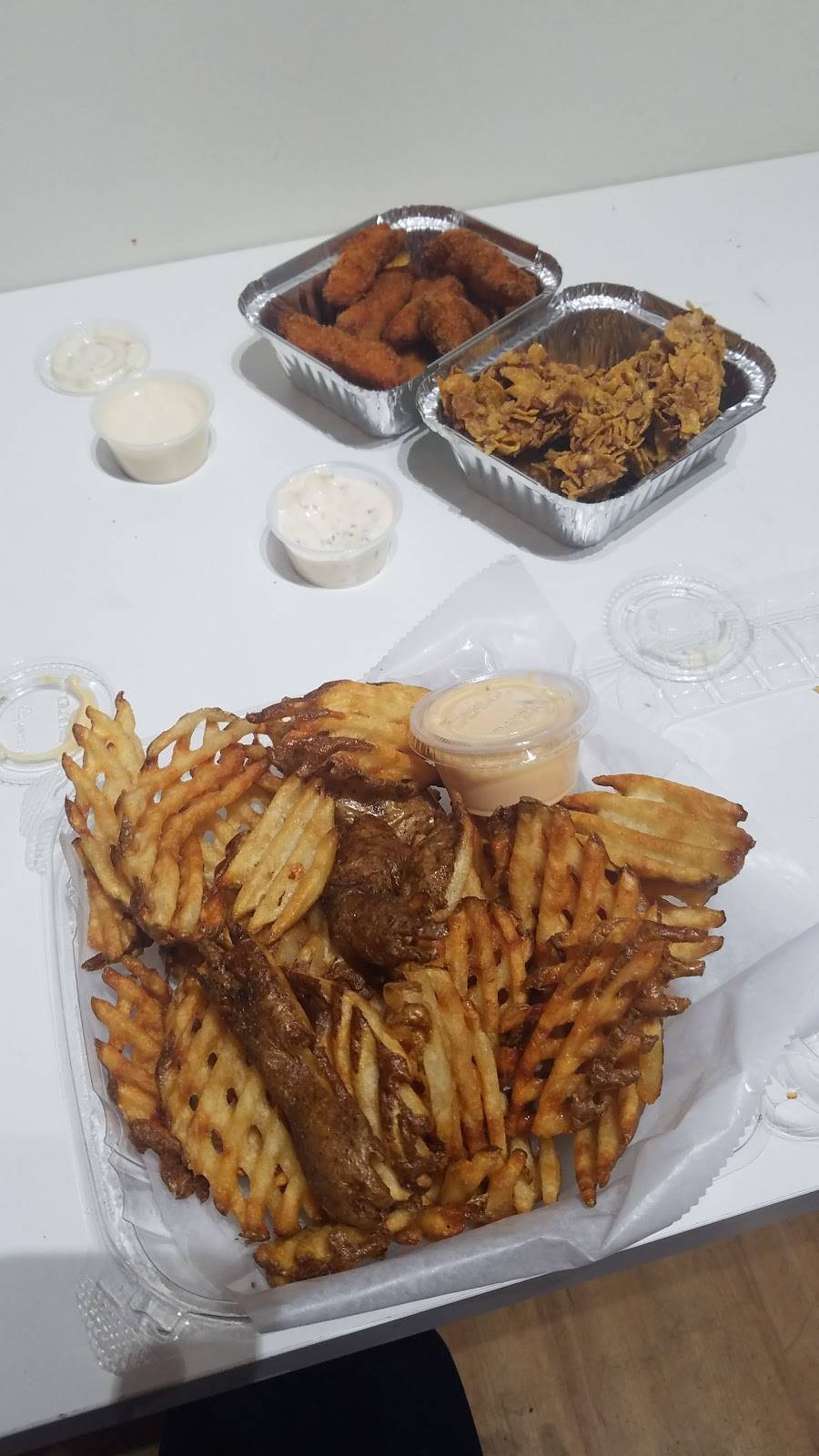 Mikes Chicken Crunchers | restaurant | 40 Chestnut St Unit 9, Lakewood, NJ 08701, USA | 4692786249 OR +1 469-278-6249