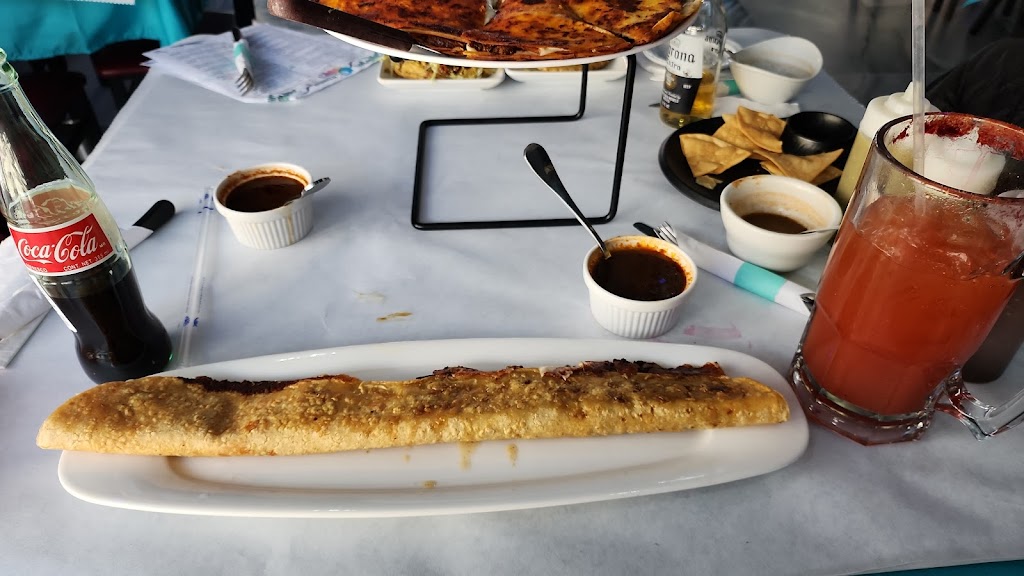 El Camaleon Bar & Grill | restaurant | 103 N Ottawa St, Joliet, IL 60432, USA | 8155502700 OR +1 815-550-2700