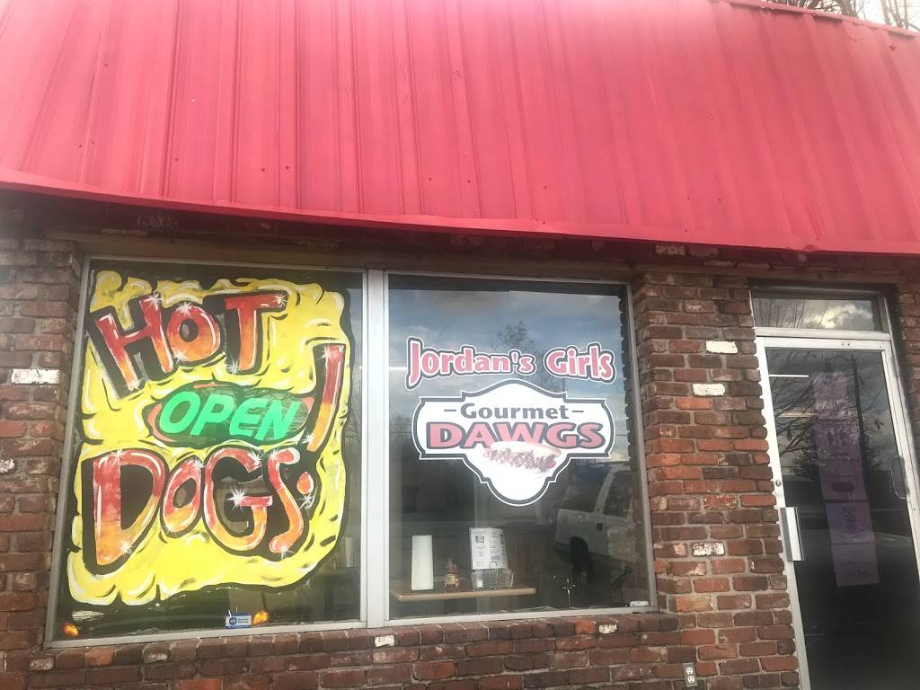 Jordans Girls Gourmet Dawgs | restaurant | 803 Veterans Pkwy, Columbus, GA 31901, USA | 7063221057 OR +1 706-322-1057