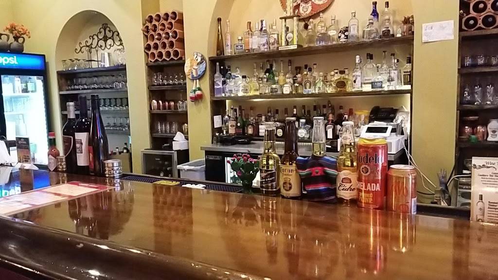 Hacienda El Mirador | restaurant | 5805 N Humboldt Ave, Peoria, IL 61614, USA | 3098392820 OR +1 309-839-2820