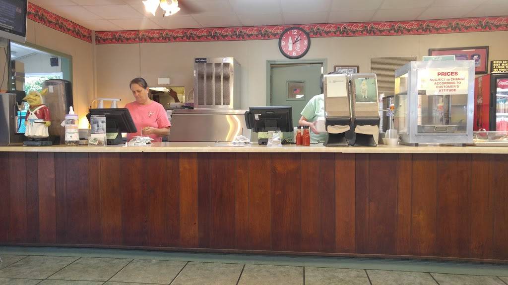 Barbers Drive In | restaurant | 2205 1st Ave SE, Moultrie, GA 31788, USA | 2299853993 OR +1 229-985-3993