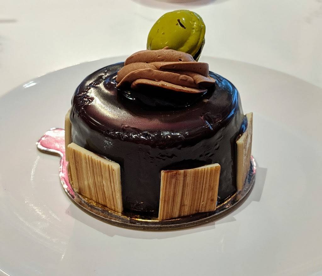 Le Macaron French Pastries | bakery | 7529 Bales St, Liberty Township, OH 45069, USA | 5137555400 OR +1 513-755-5400