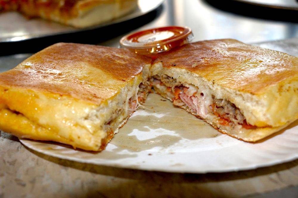 Delfinos Pizza | restaurant | 1131 Washington Ave, St. Louis, MO 63101, USA | 3142609094 OR +1 314-260-9094