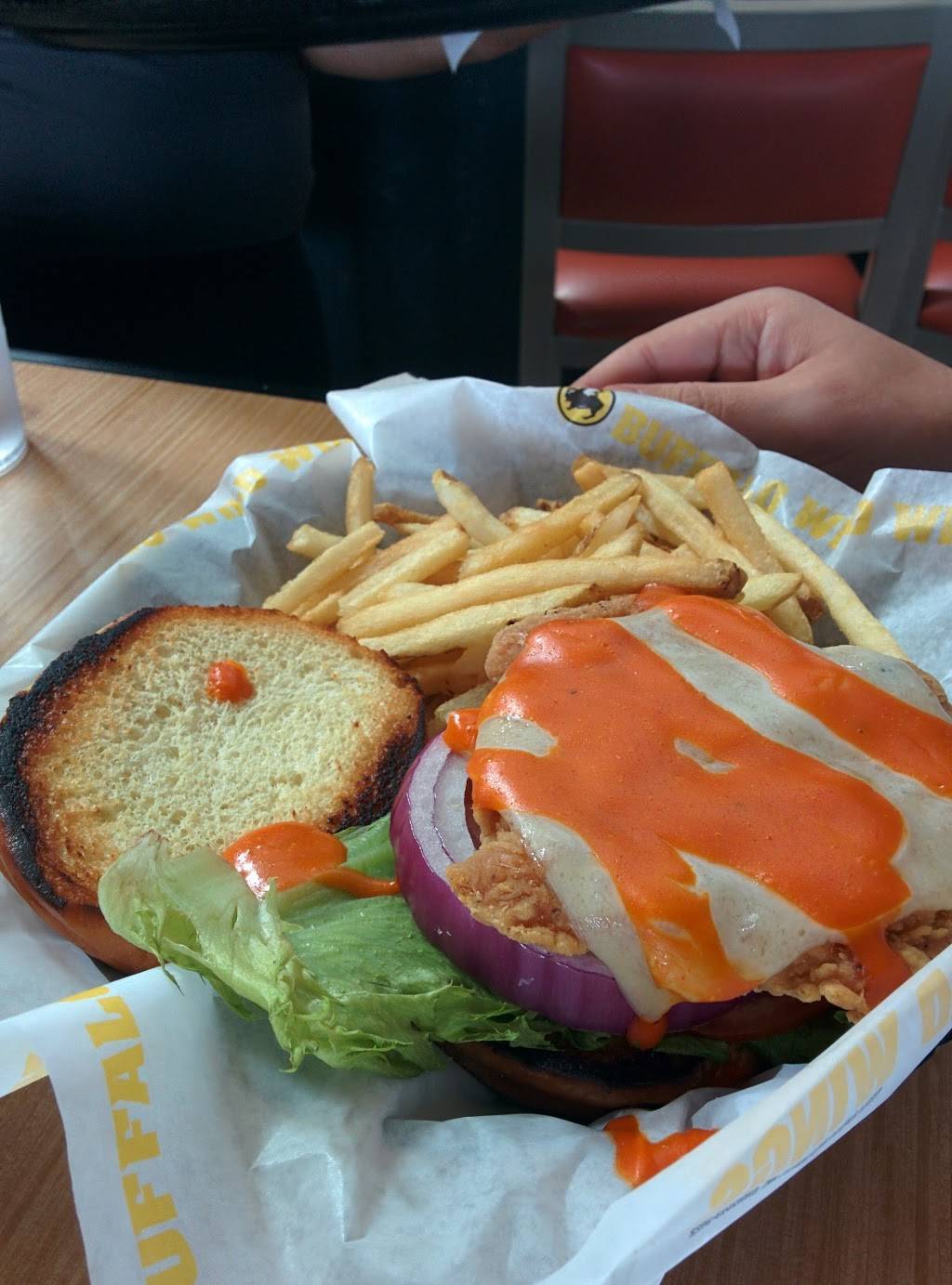 Buffalo Wild Wings | restaurant | 736 E Del Amo Blvd, Carson, CA 90746, USA | 3104367793 OR +1 310-436-7793