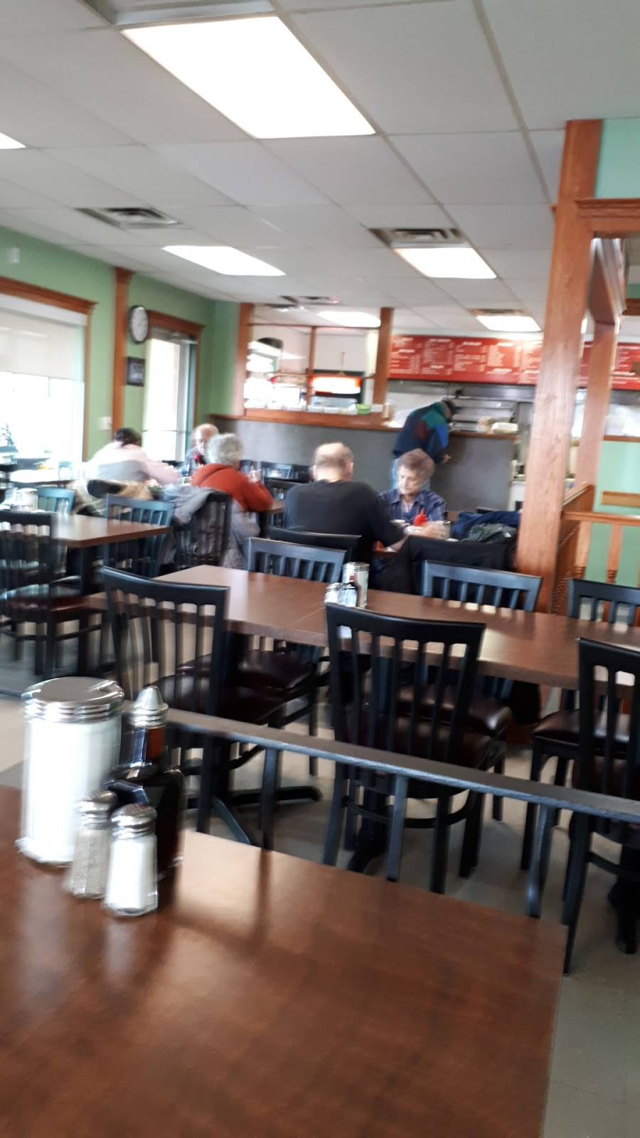 Mr. Chips | restaurant | 721 Lennox and Addington County Rd 41, Napanee, ON K7R 3L2, Canada | 6133542000 OR +1 613-354-2000