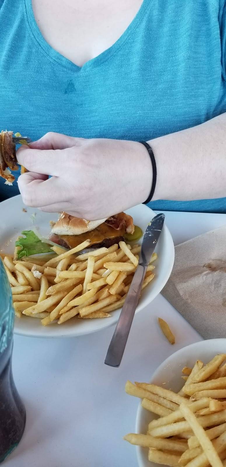 Steak n Shake | restaurant | 4025 Elkhart Rd, Goshen, IN 46526, USA | 5748755372 OR +1 574-875-5372