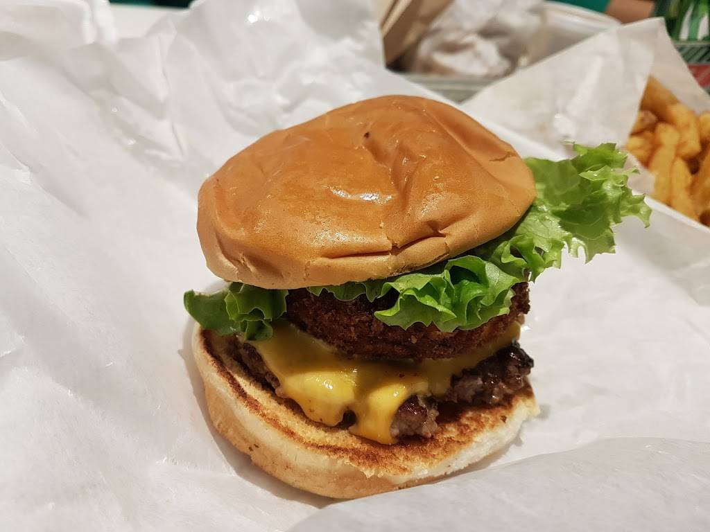 The Burgers Priest | restaurant | 1599 The Queensway, Etobicoke, ON M8Z 1T8, Canada | 4167920054 OR +1 416-792-0054